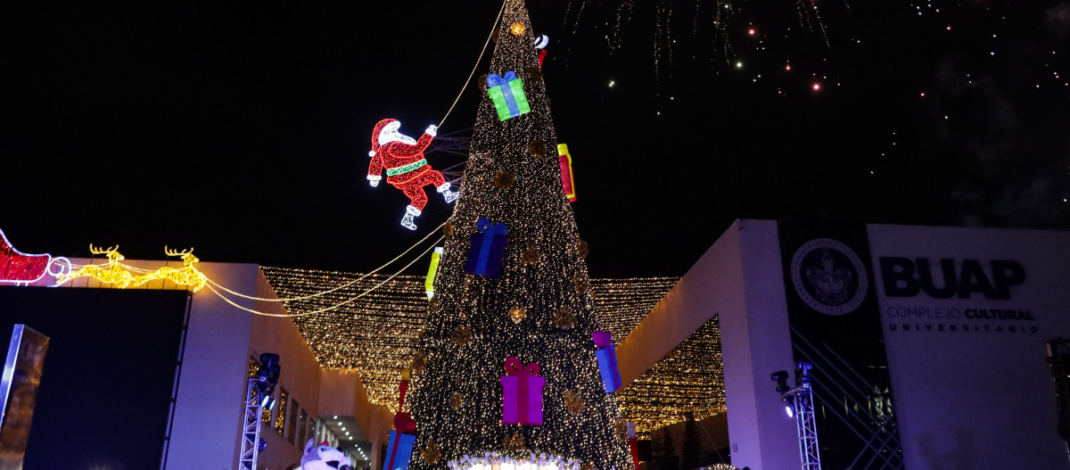 La BUAP Ilumina el CCU con el Encendido del Árbol de Navidad e Invita a Donar Juguetes